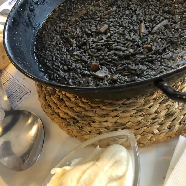 Arroz negro de Cachon con Alioli 2